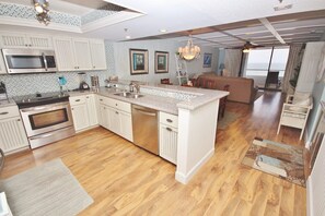 Private kitchen - Tradewinds 503 (New Smyrna Beach)