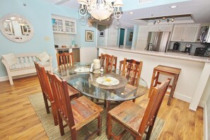Kondominium, 1 Tempat Tidur King dengan tempat tidur Sofa (Tradewinds 503) | Interior