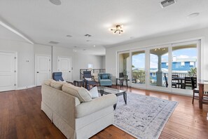 Living area - Villa del Mar (New Smyrna Beach)