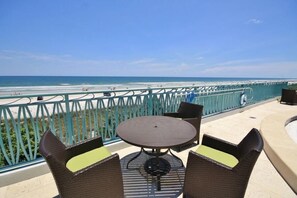 Appartement, 2 queensize bedden (The Wave 501) | Buiten dineren