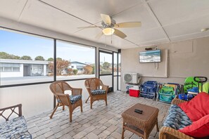 Ferienhaus, Mehrere Betten (Poolside Oasis) | Innenbereich