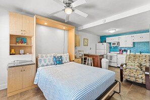 独立别墅, 多张床 (Poolside Oasis) | 3 多间卧室