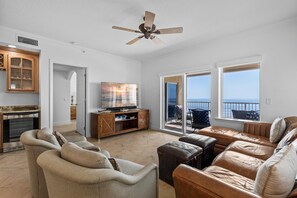 Living area - Atlantic Villas 301 (New Smyrna Beach)