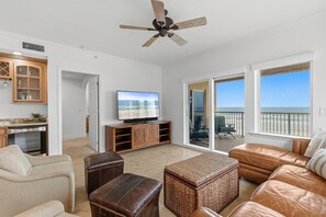 Living area - Atlantic Villas 301 (New Smyrna Beach)