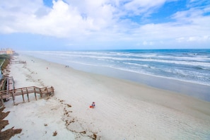 Condo, Plusieurs lits (Sea Coast Gardens II 401) | Plage | Sur la plage