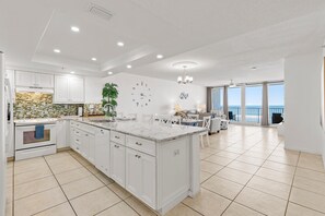 Private kitchen - The Ocean 502 (New Smyrna Beach)