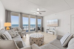 Living area - The Ocean 502 (New Smyrna Beach)