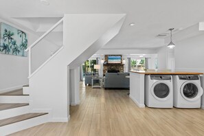 House, 2 Queen Beds (Barefoot Bungalow) | Interior - Barefoot Bungalow (New Smyrna Beach)