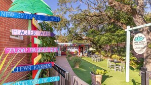 Outdoor dining - Surfside 107 (New Smyrna Beach)