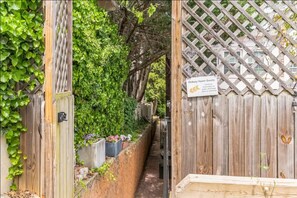 Exterior detail - DC Guest Suite Walkable, Parking, Pets Welcome (Washington)