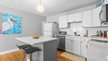 Condo, 1 cama Queen size (Flagler Suites 3) | Cocina privada | Horno