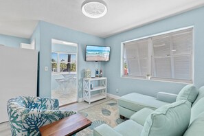 Condo, 1 Queen Bed (Flagler Suites 4) | Living area