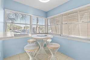 Condo, 1 Queen Bed (Flagler Suites 4) | Dining