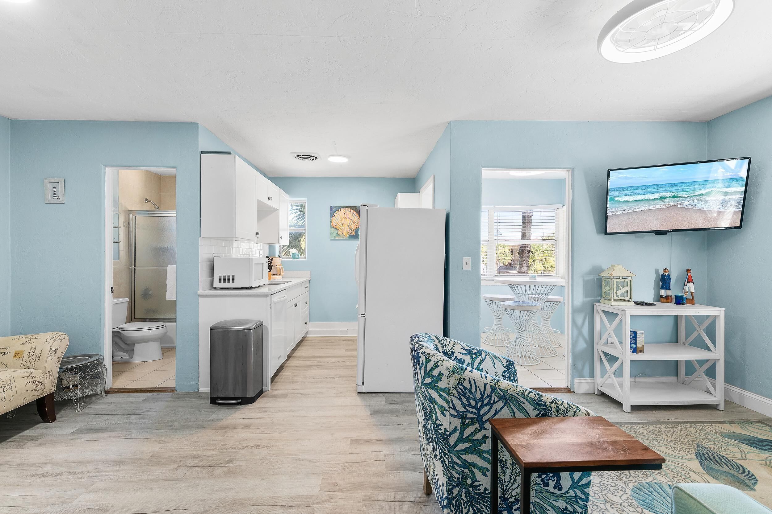 Condo, 1 giường cỡ queen (Flagler Suites 4) | Khu phòng khách