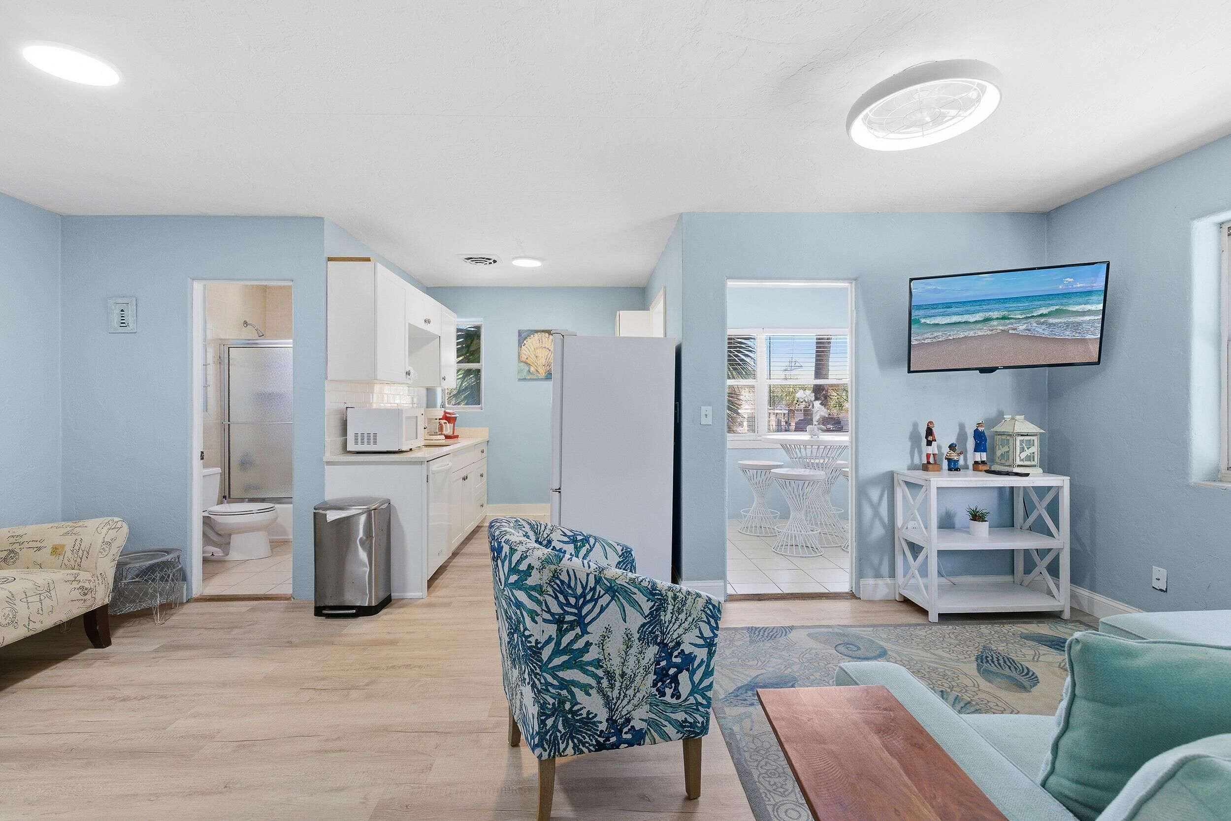 Condo, 1 Queen Bed (Flagler Suites 4) | Living area