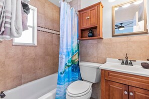 Condo, 1 Queen Bed with Sofa bed (Flagler Suites 2) | Bathroom
