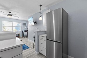 Appartamento, 1 letto queen con divano letto (Flagler Suites 2) | Interni