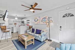 Condo, 1 Queen Bed with Sofa bed (Flagler Suites 2) | Living area