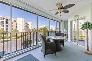 Appart'hôtel, plusieurs lits (Oceanwalk 1-303) | Restauration extérieure