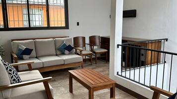 Smart TV, books, stereo