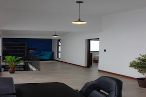 Interior - Hermosa casa, con Parqueo propio, Ideal para pasar momentos en familia o pareja. (Jocotenango)