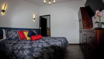 3 camere, una scrivania, ferro/asse da stiro, Wi-Fi gratuito