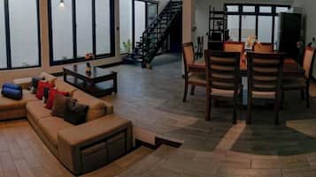 Smart TV, libri, impianto stereo