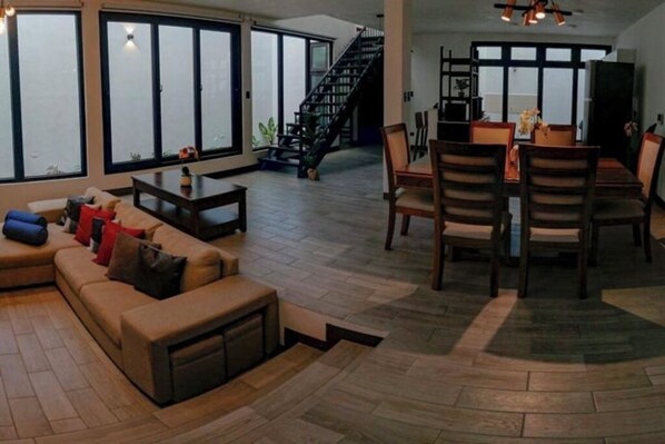 Smart TV, libri, impianto stereo