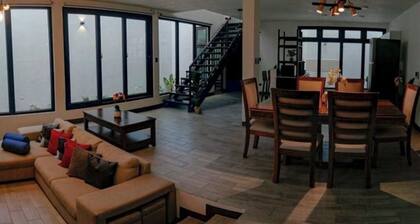 Hermosa casa, con Parqueo propio, Ideal para pasar momentos en familia o pareja.