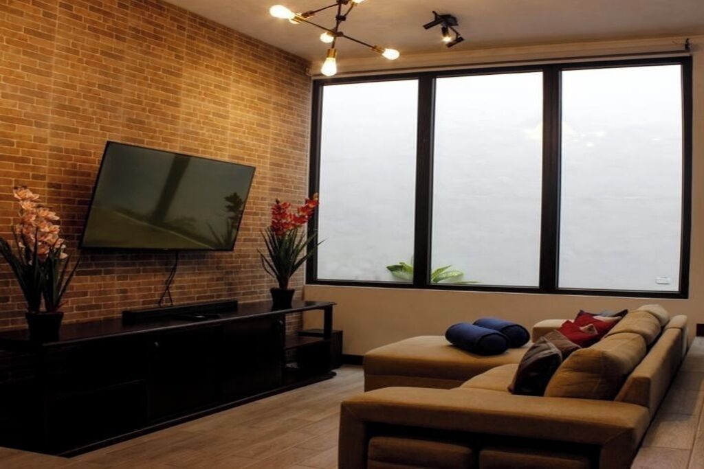 Älytelevisio, kirjoja, stereot