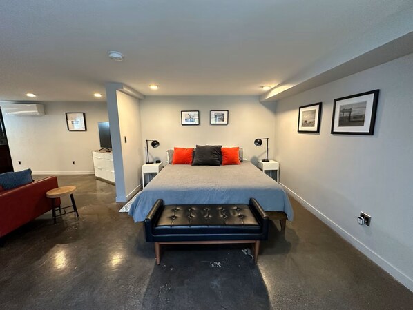 1 bedroom, iron/ironing board, internet - Spacious and Cozy studio in charming Bend One king Bed (Bend)