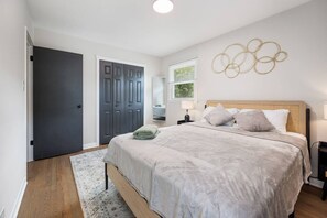 3 soverom, strykejern/-brett, wi-fi og sengetøy