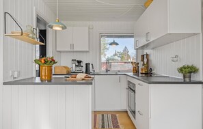 Réfrigérateur, lave-vaisselle, cafetière/bouilloire