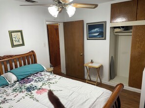 2 bedrooms, desk, iron/ironing board, WiFi