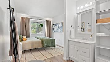 1 bedroom, desk, travel crib, free WiFi