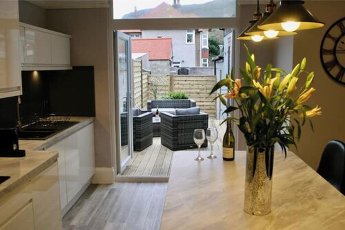 Spacious 5-Bedroom Home for Families & Groups