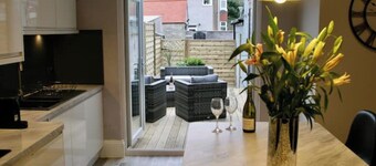 Spacious 5-Bedroom Home for Families & Groups
