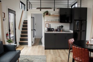 Interior - THE CAAMP. Gorgeous 2-bedroom tiny home. Very close to the Barn/Pebble Creek (Ste. Genevieve)