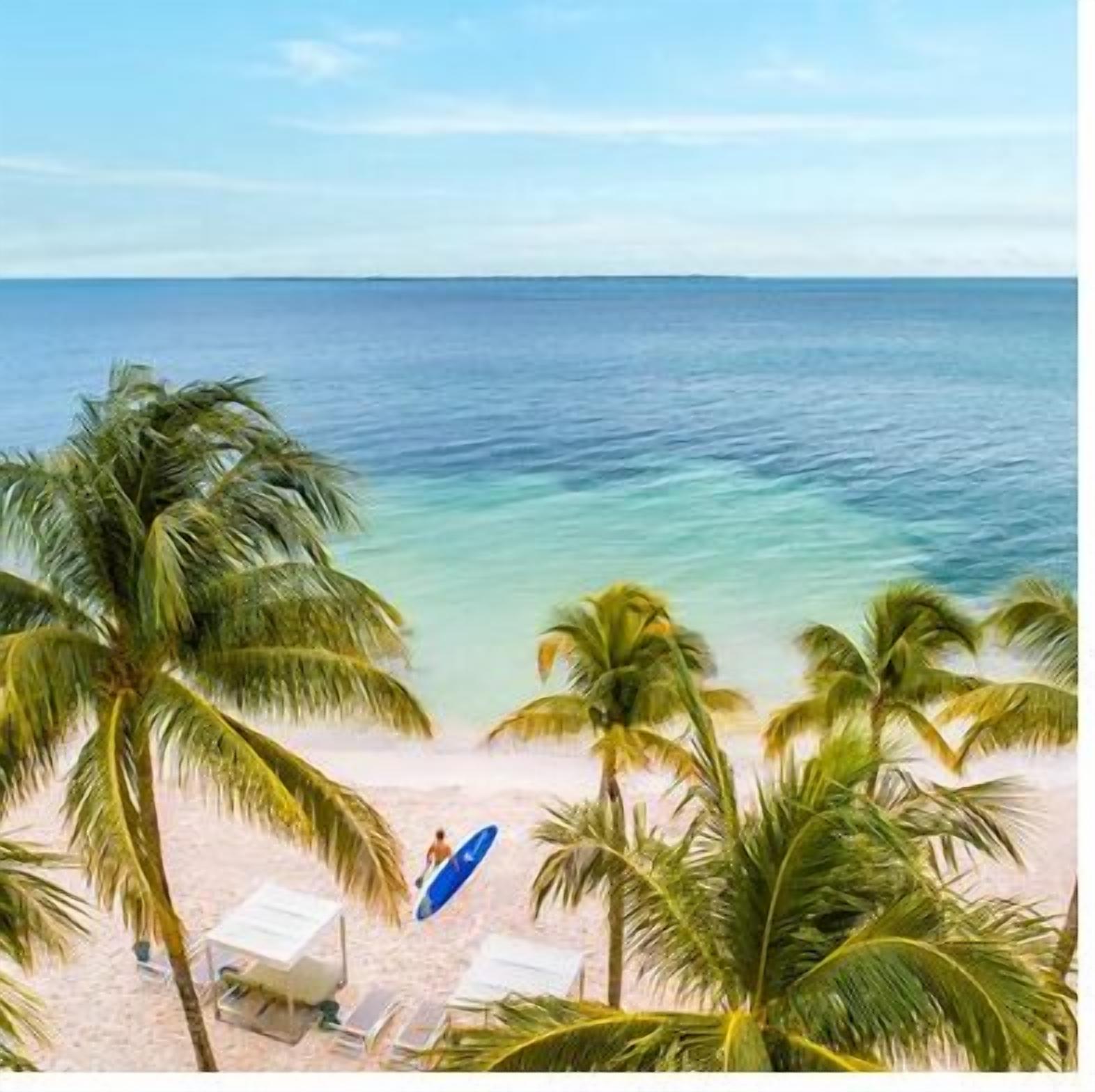 Una spiaggia nelle vicinanze, lettini da mare, teli da spiaggia
