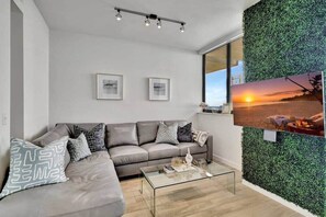 TV - Holistic Sanctuary in the Heart of Brickell (Miami)