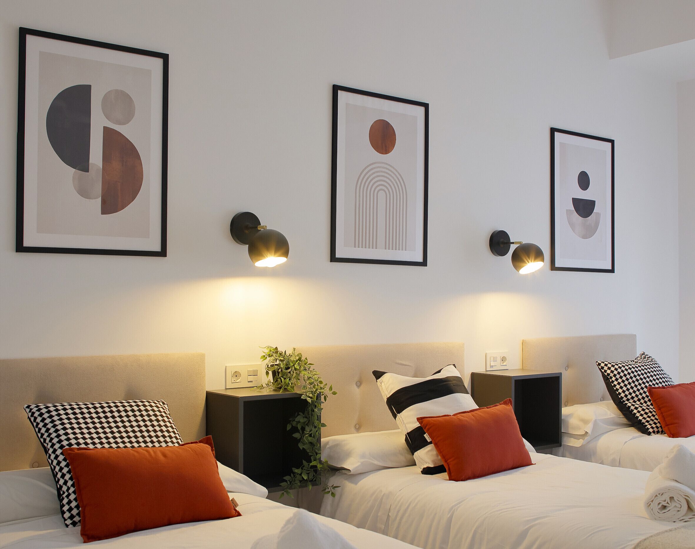 3 slaapkamers, een strijkplank/strijkijzer, gratis wifi, beddengoed