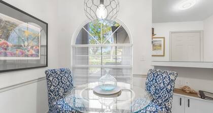 Luxury 2bd + Den Villa | Lake View | Heated Pool