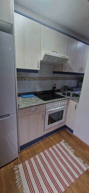 Réfrigérateur, micro-ondes, four, lave-vaisselle