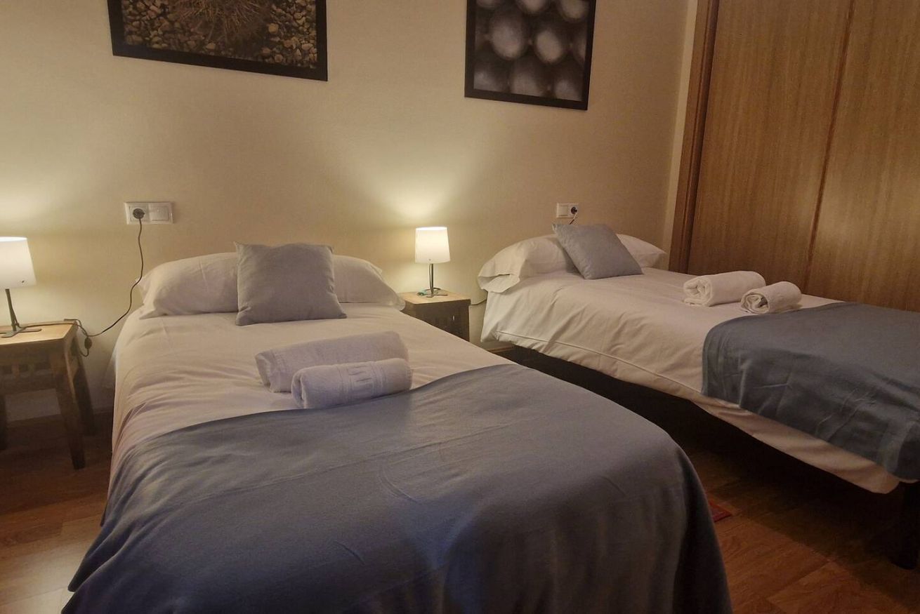 2 chambres, fer et planche à repasser, accès au Wi-Fi (inclus)