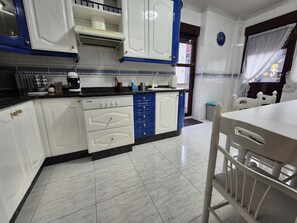 Fridge, microwave, oven, coffee/tea maker
