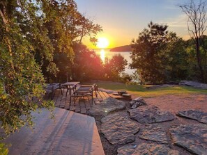 Outdoor dining - Gray Goose Manor | Lakefront, Fire Pit, Lake Views, Amazing Sunsets! (Stigler)