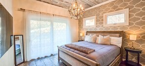 5 bedrooms, desk, iron/ironing board, WiFi - Gray Goose Manor | Lakefront, Fire Pit, Lake Views, Amazing Sunsets! (Stigler)