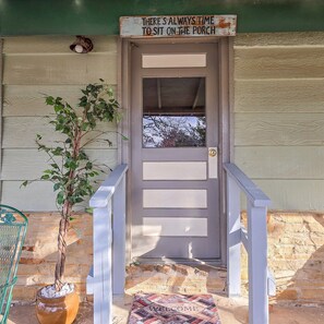 Exterior detail - Nonie's Rustic Retreat I Cabin in Longtown (Eufaula)