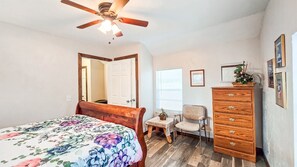 1 bedroom, desk, WiFi, bed sheets