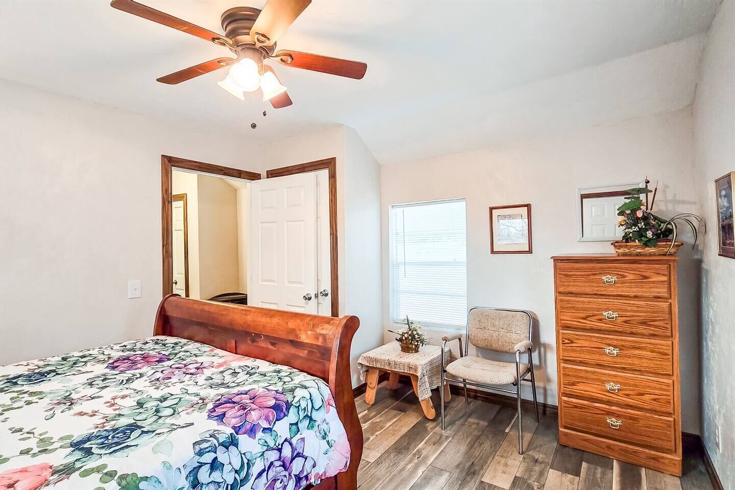 1 sovrum, skrivbord, wi-fi och sängkläder